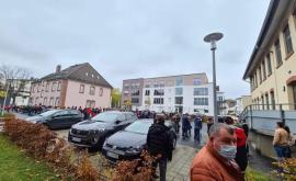 Mare de oameni în fața secției de votare din orașul Kassel Germania VIDEO