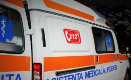 Un şofer de ambulanţă şi fratele acestuia cercetaţi pentru trafic de influenţă 