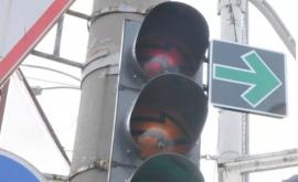 O parte dintre panourile cu săgeți verzi de la semafoare ar putea fi scoase