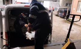 Poliția despre microbuzele pline cu ziare carei fac publicitate lui Dodon