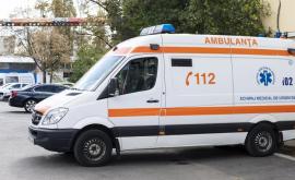 Серьезное ДТП в Кишиневе перевернулась скорая с пациентом