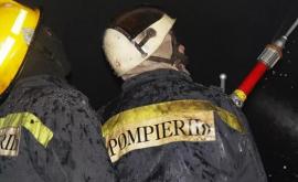 Incendiu la Strășeni Un bărbat salvat de pompierii voluntari după ce casa ia luat foc 