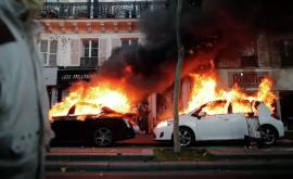 Incidente violente la Paris Protestatarii au incendiat mașini poliția a folosit gaze lacrimogene