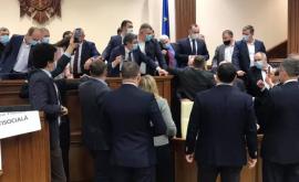 Cît a costat scandalul din Parlament Bunuri în valoare de circa 60 de mii de lei distruse