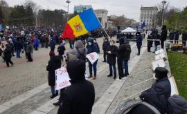 Додон Плахотнюк собрал на митинге против меня больше людей