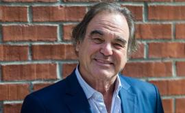 Oliver Stone a anunţat că a fost inoculat cu un vaccin rusesc