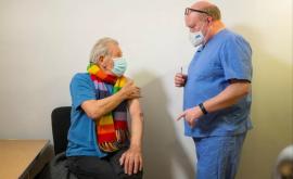 Actorul Ian McKellen se declară euforic după ce a fost vaccinat împotriva maladiei COVID19