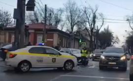 Accident matinal în inima capitalei VIDEO