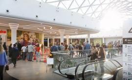 Tînărul care a căzut întrun mall din capitală a fost operat Care este starea lui