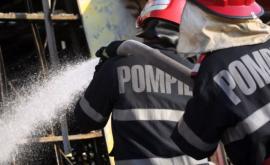 Incendiu în capitală O casă cuprinsă de flăcări