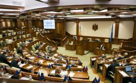 Deputații din Platforma Pentru Moldova au părăsit ședința Parlamentului