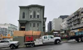 Полмиллиона долларов за переезд в США старинный дом целиком перенесли на 6 кварталов