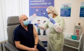 Как чувствуют себя врачи первыми в Молдове получившие прививку от COVID19