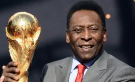 Legendarul fotbalist Pele sa vaccinat împotriva COVID19