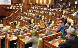 Hotărîrea Curții Constituționale motiv de discuții între deputați