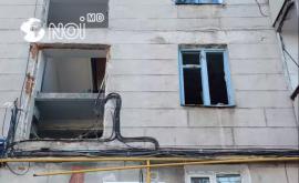 Explozia din capitală După trei săptămîni locatarii stau fără geamuri la balcon și fără uși la intrare