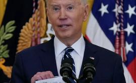 Biden a avut nevoie de o fițuică la prima conferință de presă