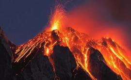 Lava vulcanului Pacaya din Guatemala distruge plantațiile și casele