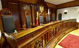 Ce decizie ar trebui să ia Curtea Constituțională cu privire la cererea de dizolvare a Parlamentului Opinie