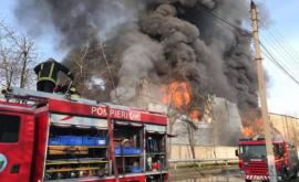 Închideți geamurile Substanțe extrem de toxice în aer după incendiul din capitală