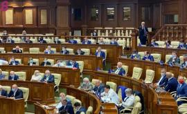 Deputații cer retragerea hotărîrii Parlamentului prin care Domnica Manole a fost numită la CC