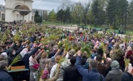 De Florii măsurile de protecție au fost încălcate la greu în biserici