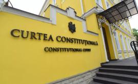 CC va examina mîine revocarea mandatului unui judecător constituțional de către Parlament 