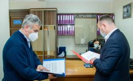 PSRM și PCRM au depus la CEC actele pentru înregistrarea Blocului Electoral