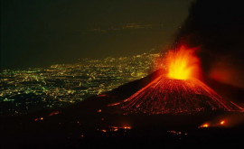 Vulcanii Stromboli şi Etna au erupt în aceeaşi zi