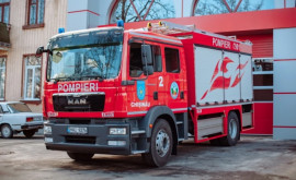 Incendiu în capitală Un microbuz a luat foc