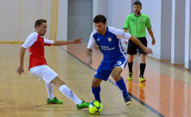 Dinamo Plus и Steaua Dental вышли в финал по футзалу