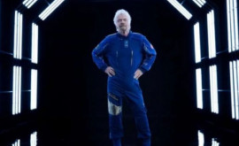 Miliardarul britanic Richard Branson intenţionează să zboare în spaţiu la 11 iulie întrecîndul pe concurentul său Jeff Bezos