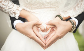 Peste 50 de cupluri din Chişinău şiau sărbătorit nunţile de aur şi de diamant