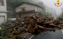 Inundațiile au făcut prăpăd în Italia Oamenii blocați în locuințe