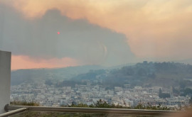 Insula Rhodos a rămas fără curent electric și fără apă după incendiile devastatoare