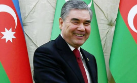 Președintele Turkmenistanului a inaugurat un șantier cu o lopată și o roabă din aur