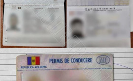 Permise de conducere neveridice ridicate de la trei călători