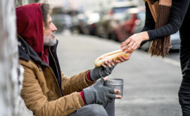 Amenzi de pînă la 1500 de lei pentru cerșetorii care simulează o dizabilitate