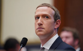 Un peruan îi cere despăgubiri de 300000 de dolari lui Zuckerberg pentru suspendarea contului său de Facebook