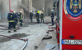 Un incendiu a izbucnit la un depozit din capitală