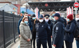 Майя Санду на границе с Украиной передала помощь для беженцев