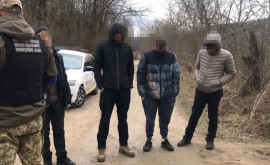 Peste 2 mii de bărbați din Ucraina împiedicaţi de autorităţi să treacă frontiera