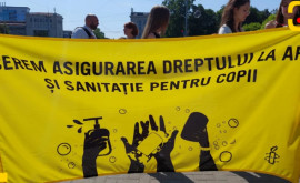 Un flashmob în fața Guvernului 1 iunie înseamnă grija față de sănătate copilului în fiecare zi