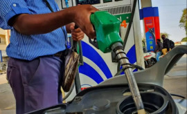 India îşi îndeamnă companiile petroliere să cumpere petrol rusesc