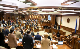 Minut de reculegere în Parlament în memoria ostașilor căzuți pentru independența țării