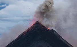 Un vulcan a erupt în apropiere de capitala Islandei