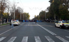 Движение транспорта по бул Штефана чел Маре остается заблокированным