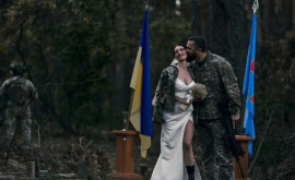Doi tineri din Ucraina sau căsătorit întro pădure