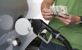 Benzina în Moldova continuă să se scumpească iar motorina să se ieftinească 
