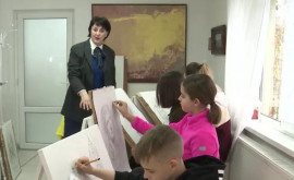 Doi foști profesori au creat o școală de arte întrun garaj părăsit